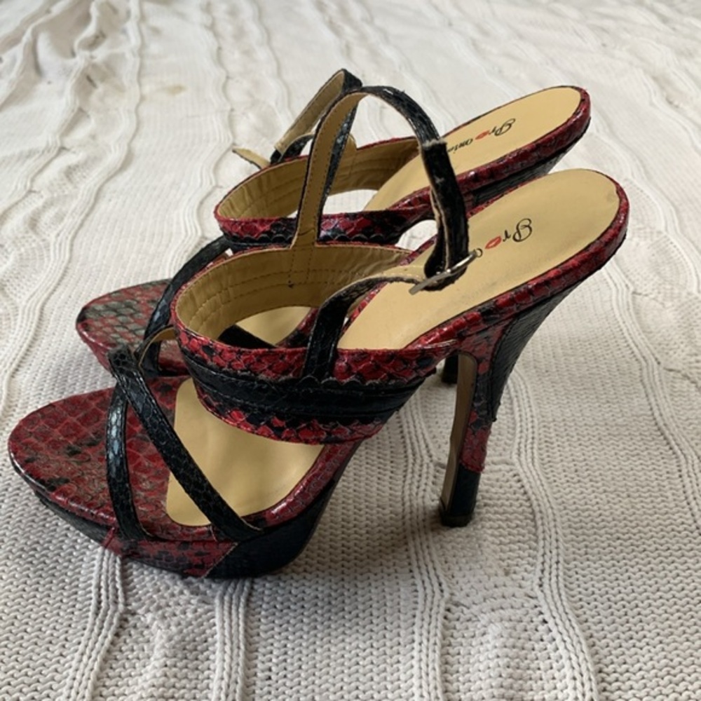 Promise Black & White Snakeskin Heels SZ-6